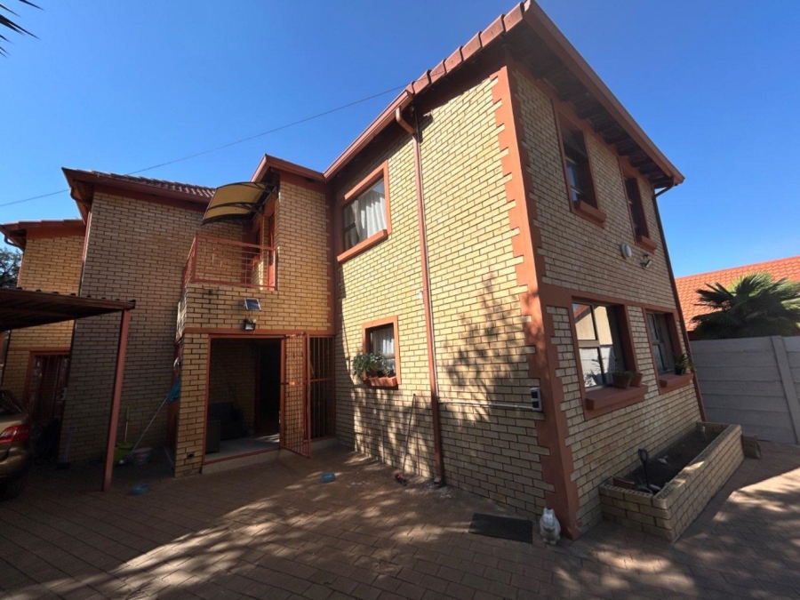 To Let 3 Bedroom Property for Rent in Brackendowns Gauteng