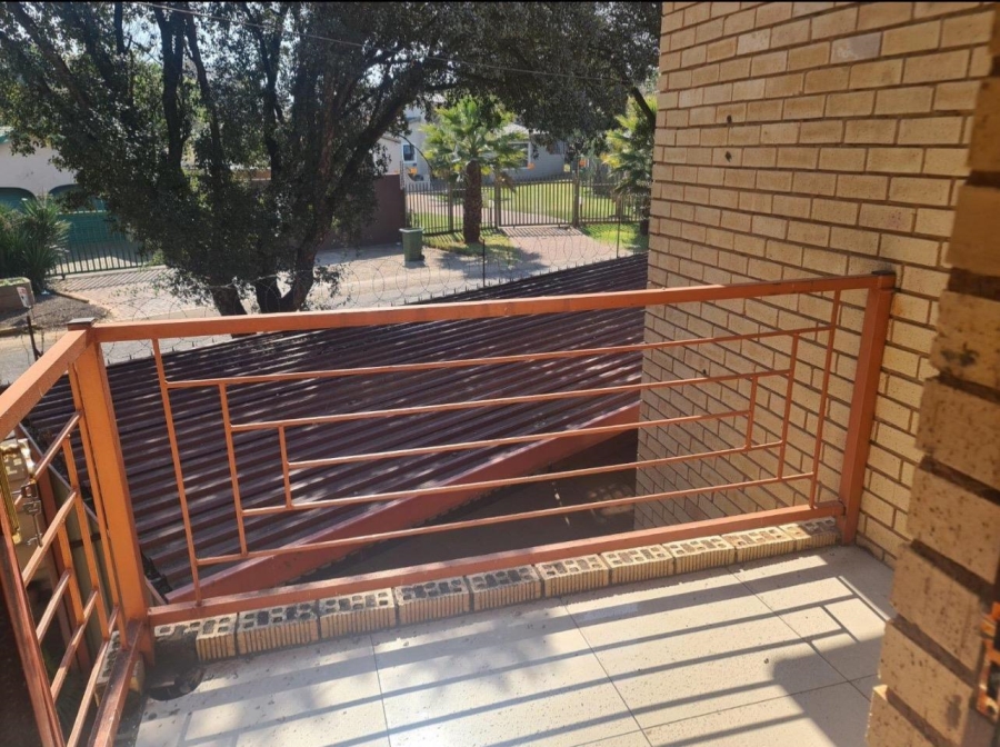 To Let 3 Bedroom Property for Rent in Brackendowns Gauteng