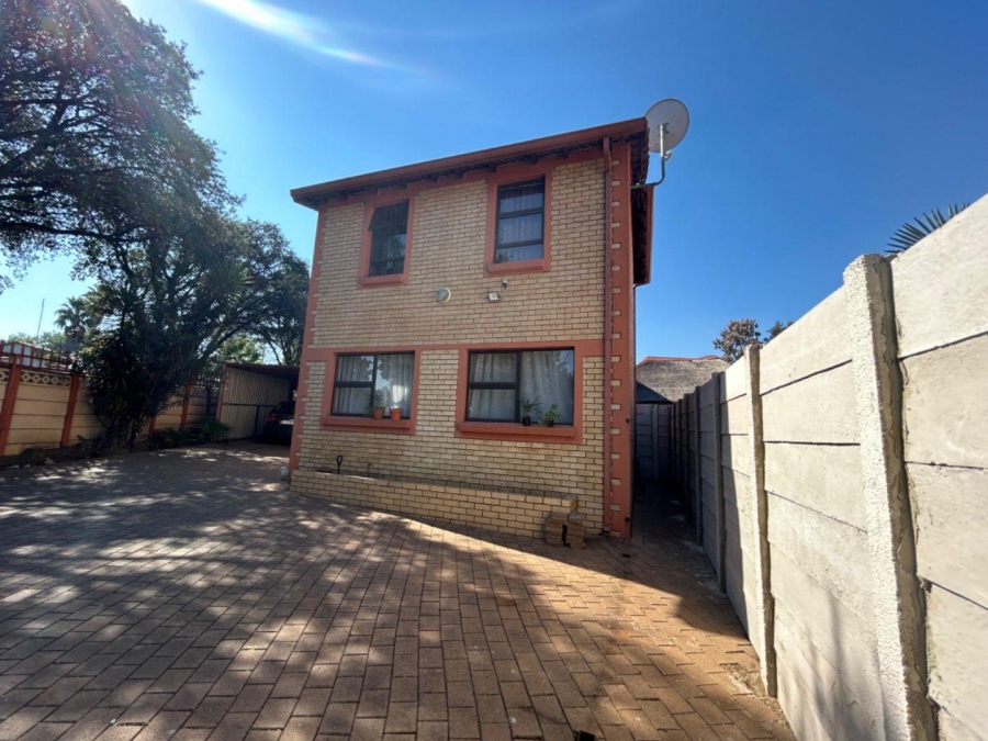 To Let 3 Bedroom Property for Rent in Brackendowns Gauteng