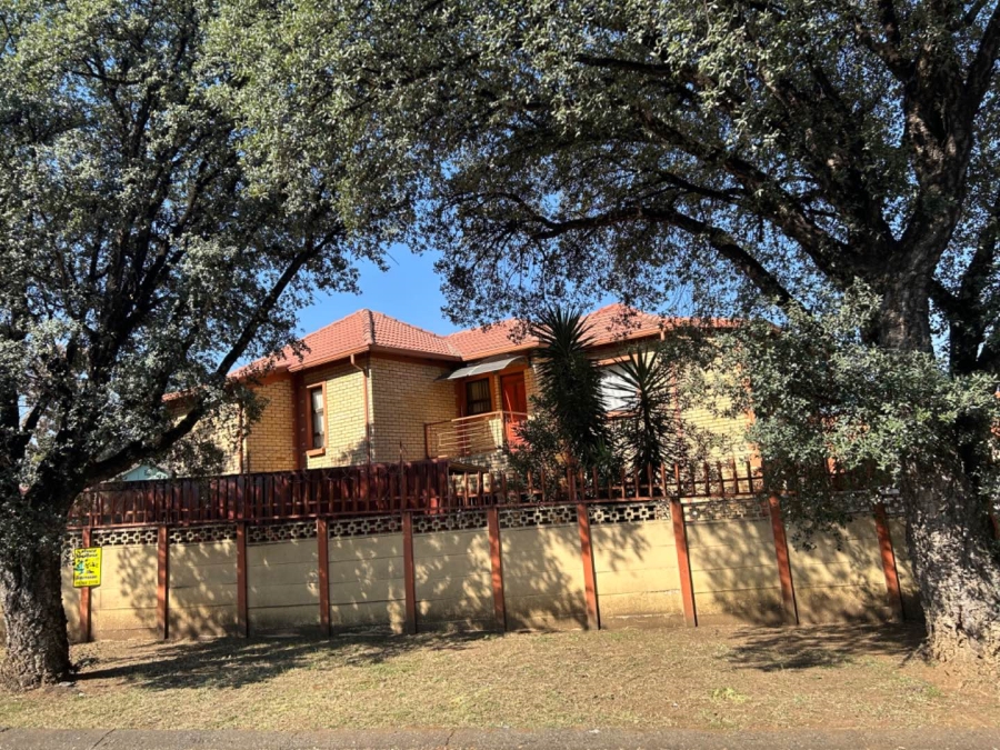 To Let 3 Bedroom Property for Rent in Brackendowns Gauteng