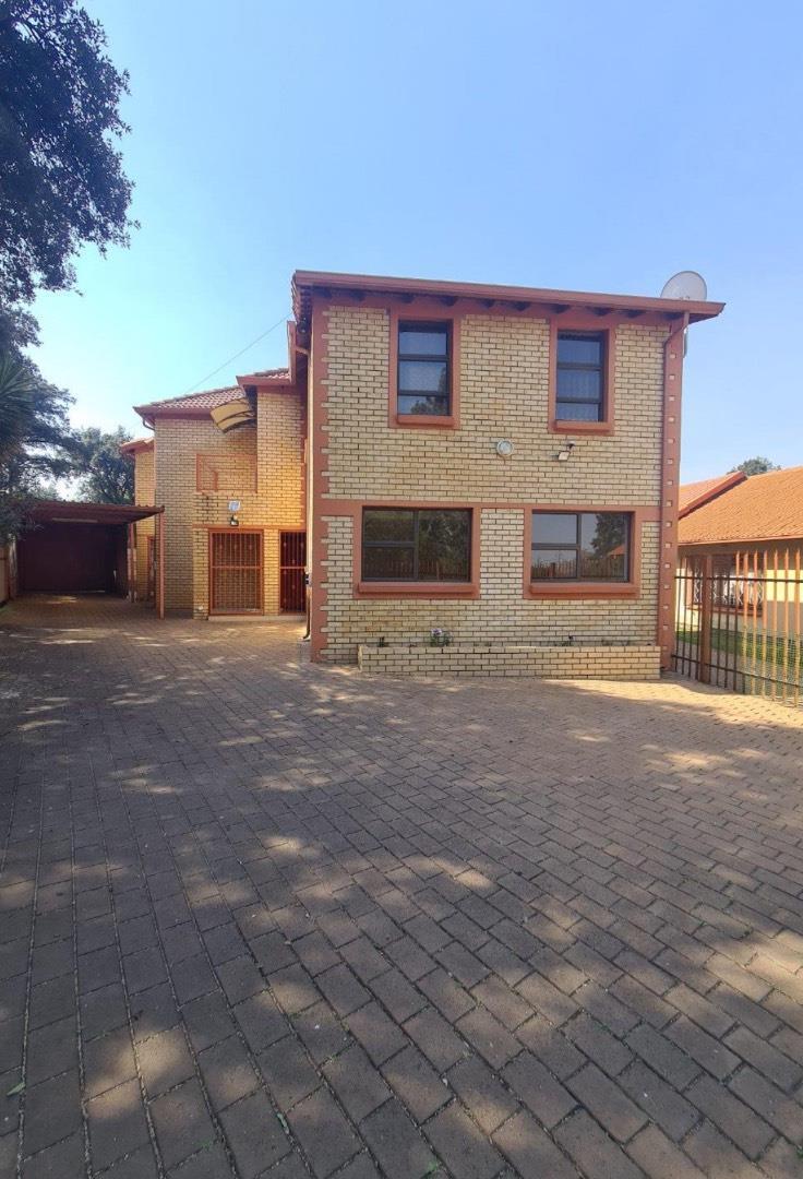 To Let 3 Bedroom Property for Rent in Brackendowns Gauteng