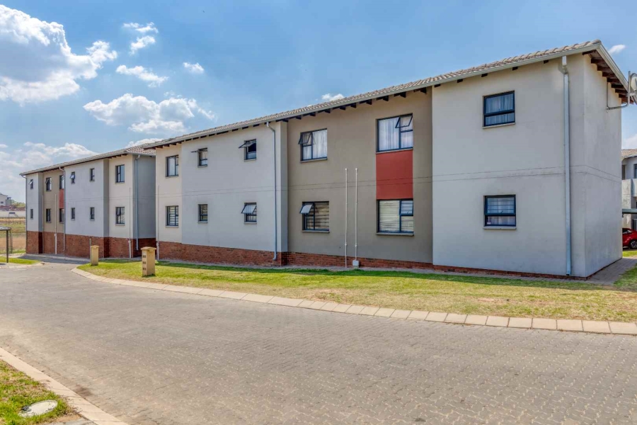 2 Bedroom Property for Sale in Noordwyk Gauteng