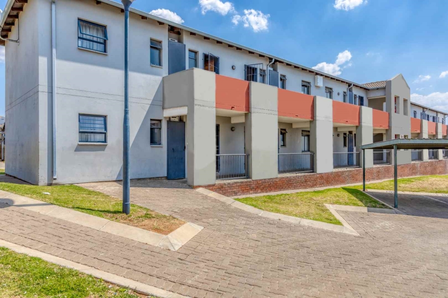 2 Bedroom Property for Sale in Noordwyk Gauteng