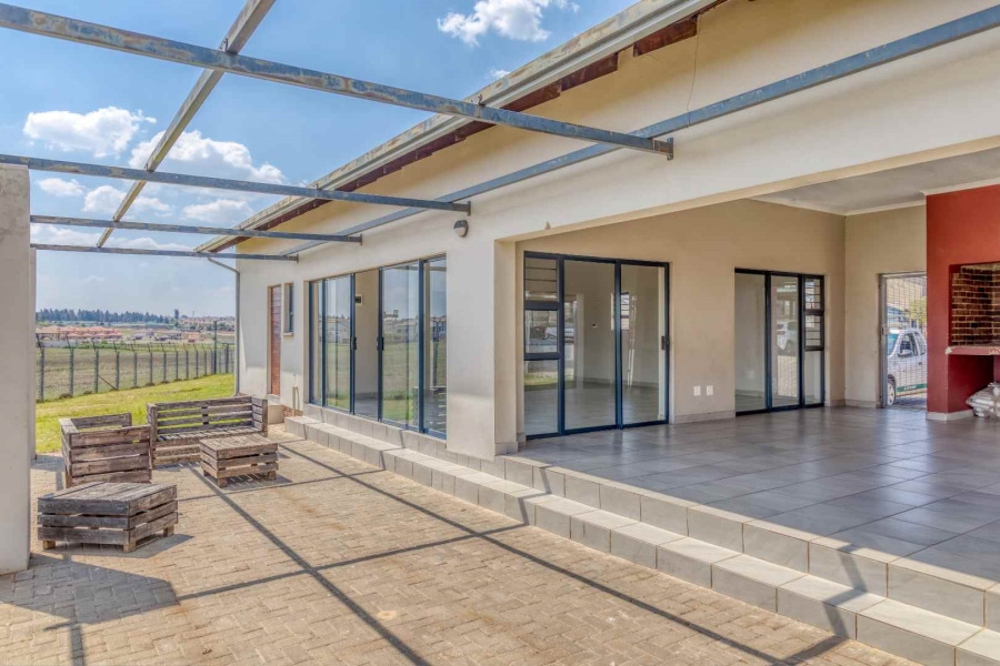 2 Bedroom Property for Sale in Noordwyk Gauteng