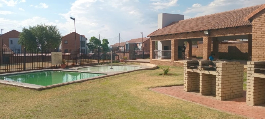 2 Bedroom Property for Sale in Vorna Valley Gauteng