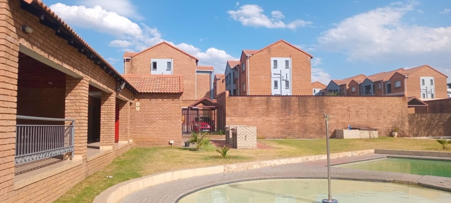 2 Bedroom Property for Sale in Vorna Valley Gauteng