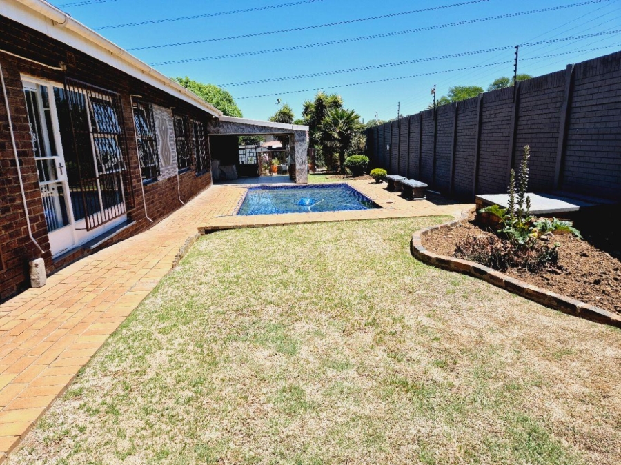 4 Bedroom Property for Sale in Harmelia Gauteng