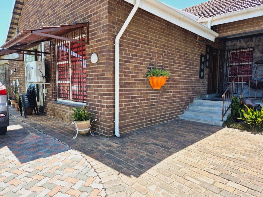 4 Bedroom Property for Sale in Harmelia Gauteng