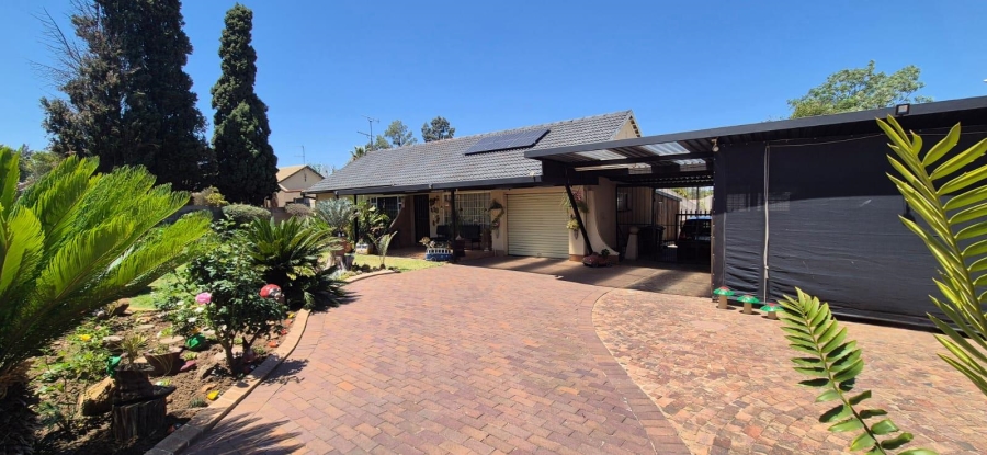 3 Bedroom Property for Sale in Brackendowns Gauteng