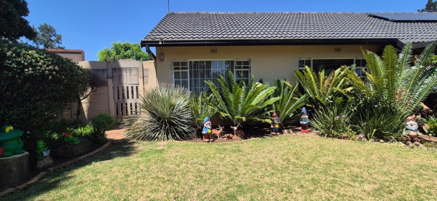 3 Bedroom Property for Sale in Brackendowns Gauteng