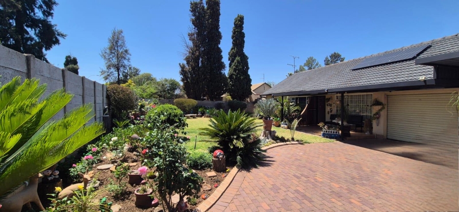 3 Bedroom Property for Sale in Brackendowns Gauteng