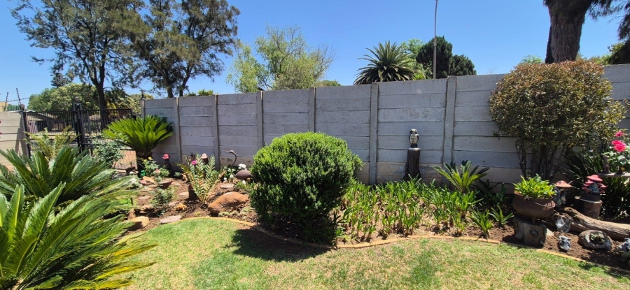 3 Bedroom Property for Sale in Brackendowns Gauteng