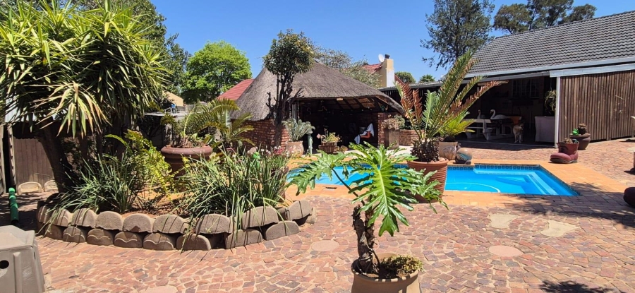 3 Bedroom Property for Sale in Brackendowns Gauteng