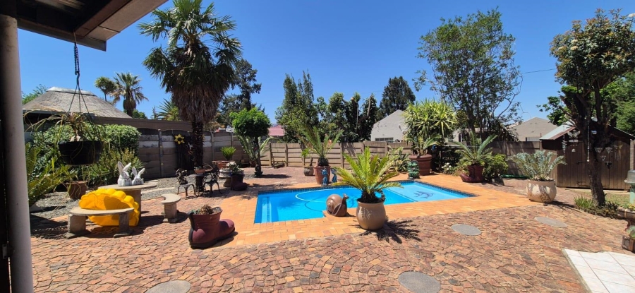 3 Bedroom Property for Sale in Brackendowns Gauteng