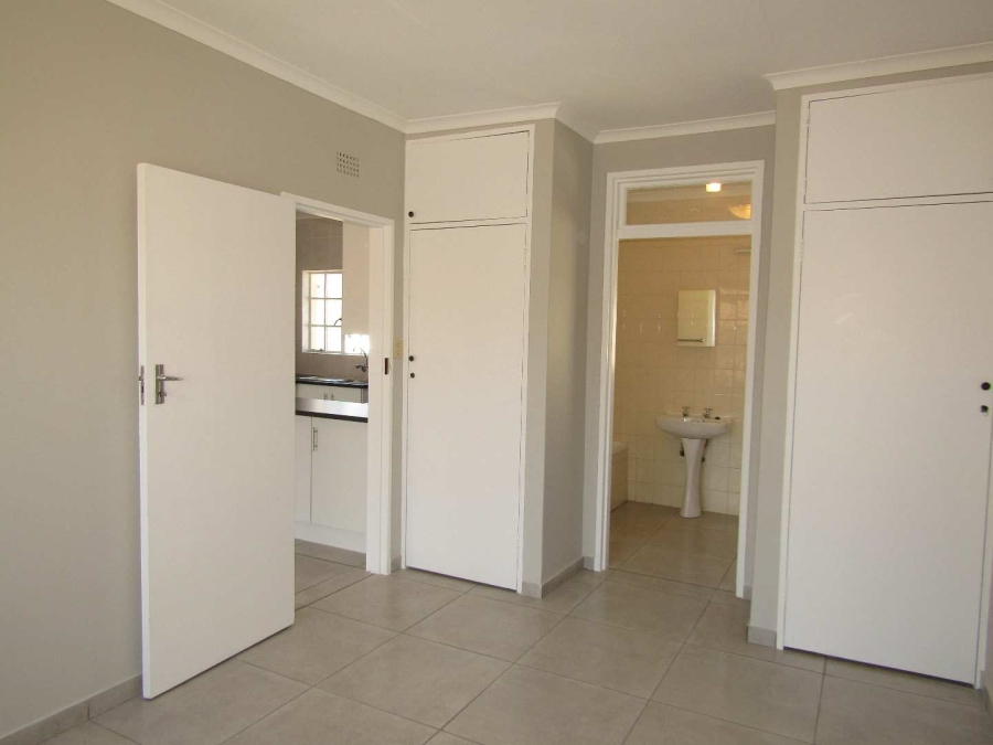 1 Bedroom Property for Sale in Helderkruin Gauteng