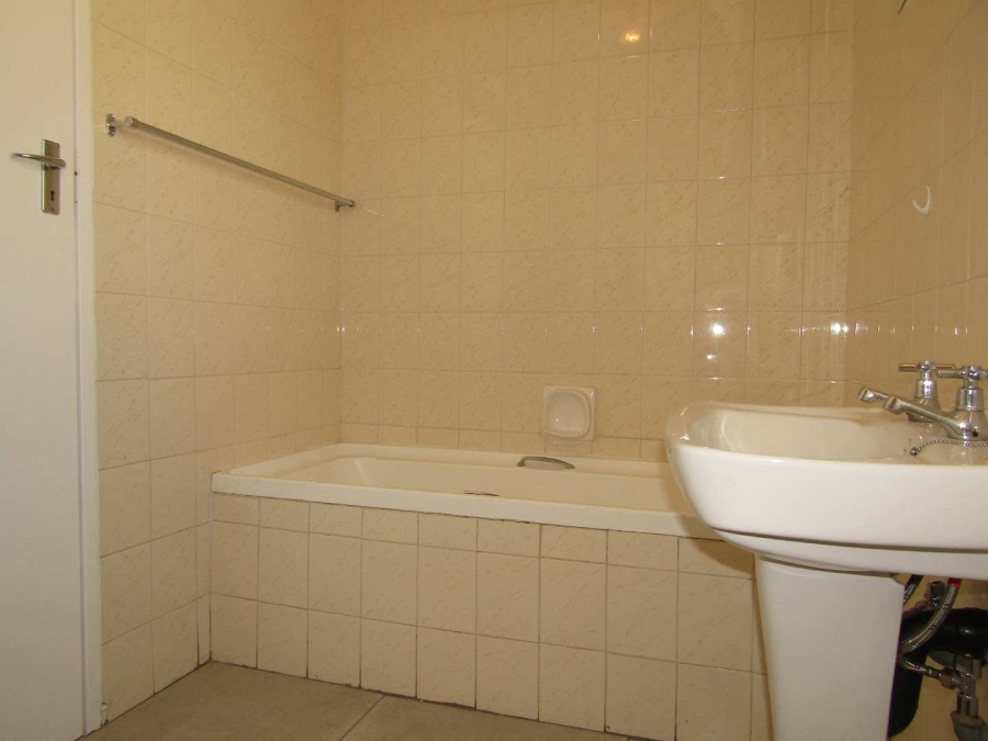 1 Bedroom Property for Sale in Helderkruin Gauteng