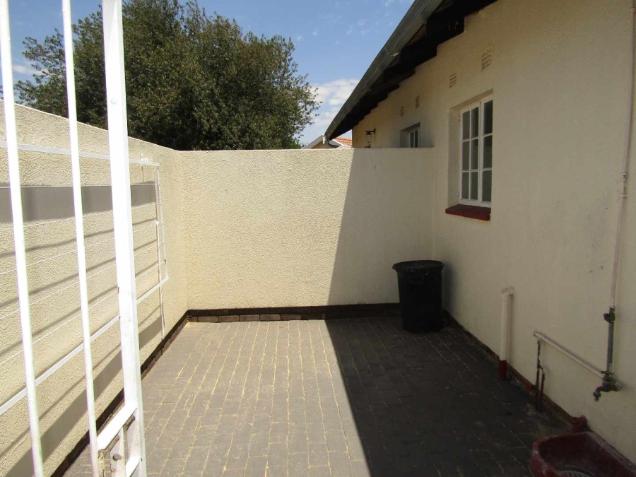 1 Bedroom Property for Sale in Helderkruin Gauteng