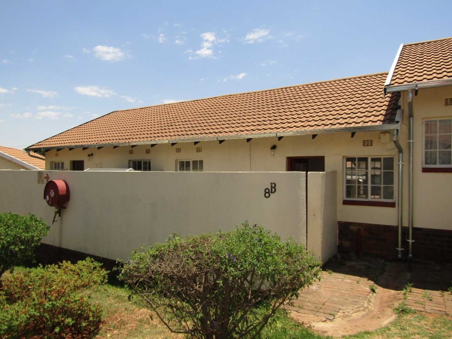 1 Bedroom Property for Sale in Helderkruin Gauteng