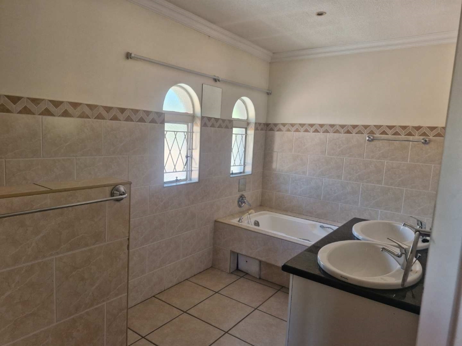 To Let 4 Bedroom Property for Rent in Sandton Central Gauteng