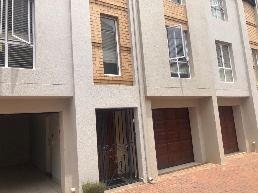 2 Bedroom Property for Sale in Atholl Gauteng