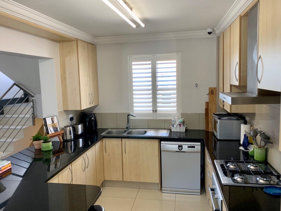 2 Bedroom Property for Sale in Atholl Gauteng