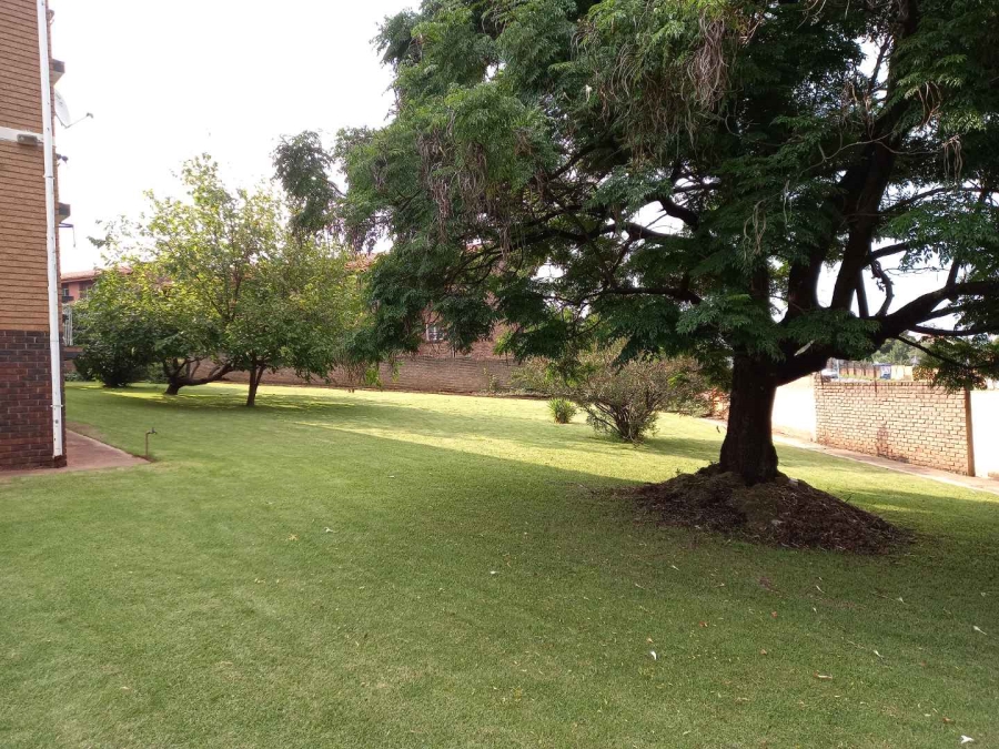 To Let 1 Bedroom Property for Rent in Kloofendal Gauteng