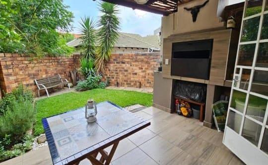 2 Bedroom Property for Sale in Wapadrand Gauteng