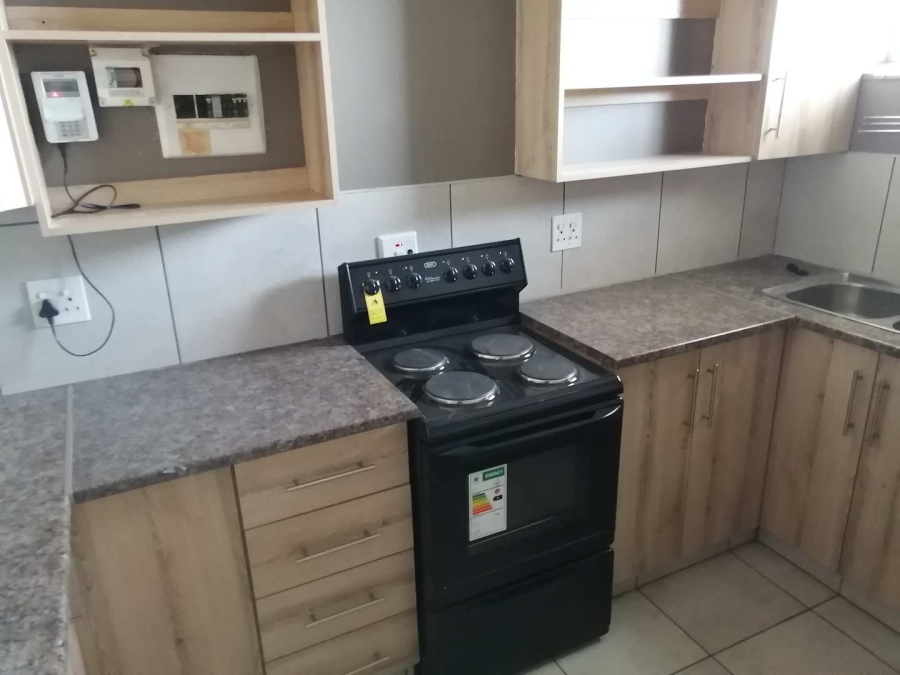 To Let 2 Bedroom Property for Rent in Waverley Gauteng