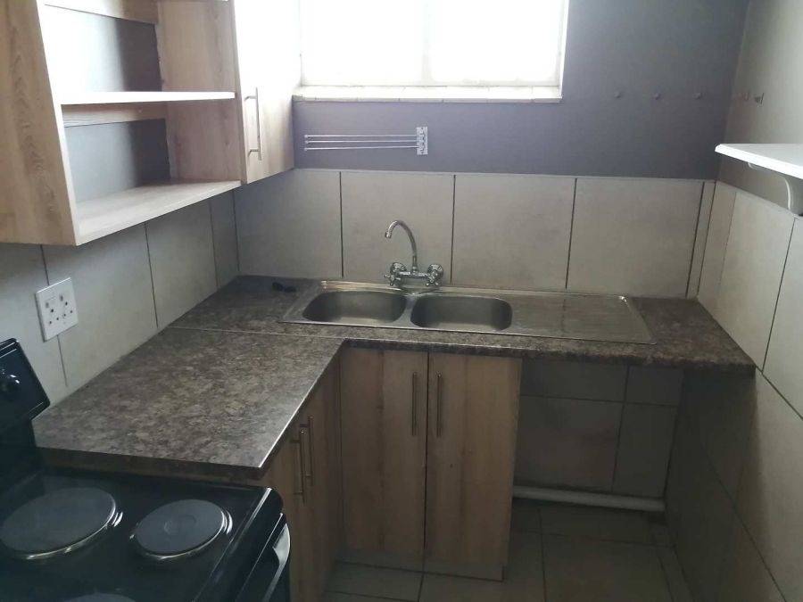 To Let 2 Bedroom Property for Rent in Waverley Gauteng