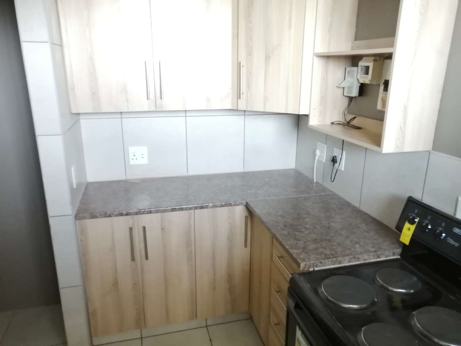 To Let 2 Bedroom Property for Rent in Waverley Gauteng