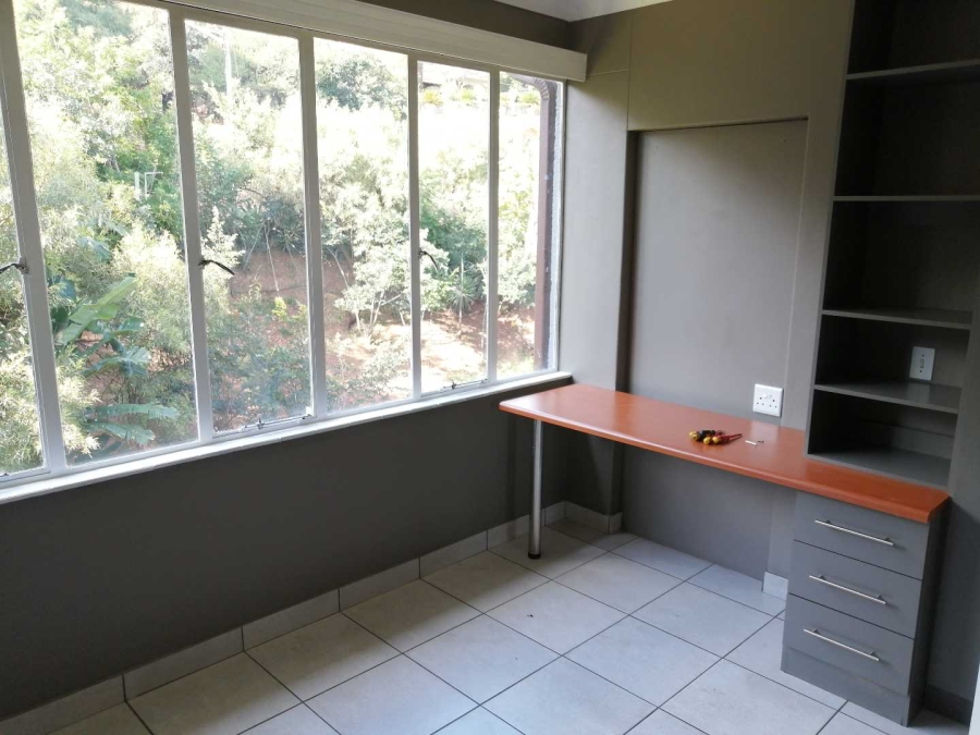 To Let 2 Bedroom Property for Rent in Waverley Gauteng