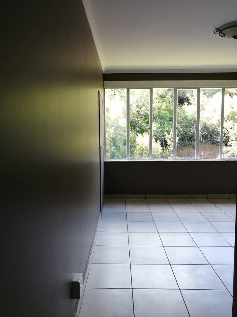 To Let 2 Bedroom Property for Rent in Waverley Gauteng