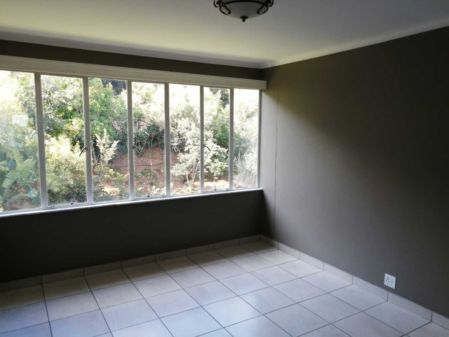 To Let 2 Bedroom Property for Rent in Waverley Gauteng