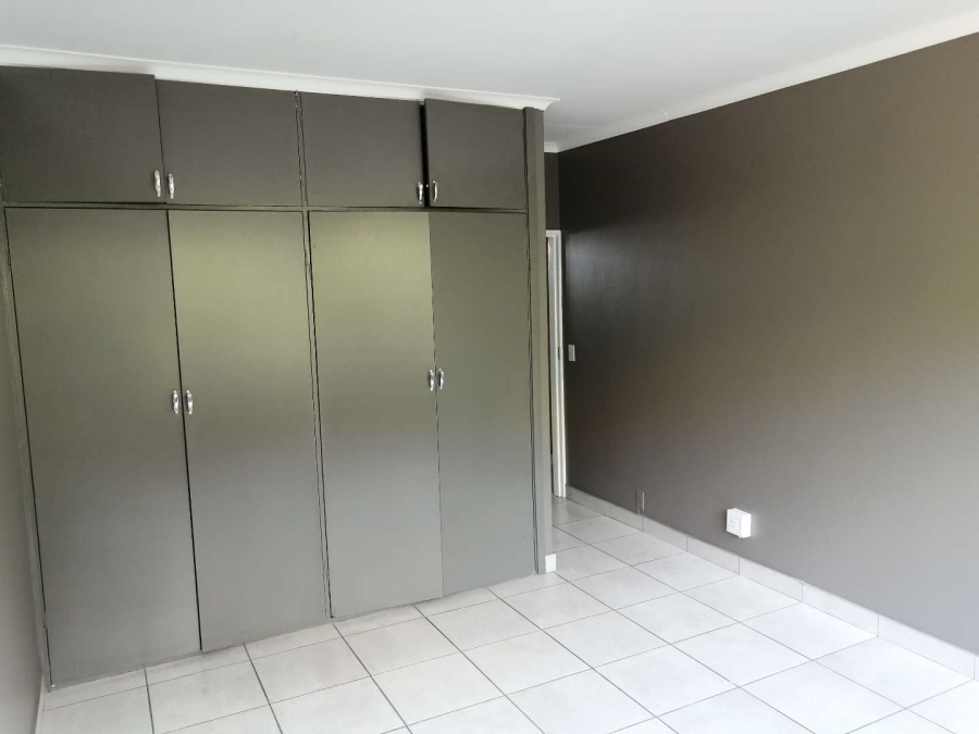 To Let 2 Bedroom Property for Rent in Waverley Gauteng