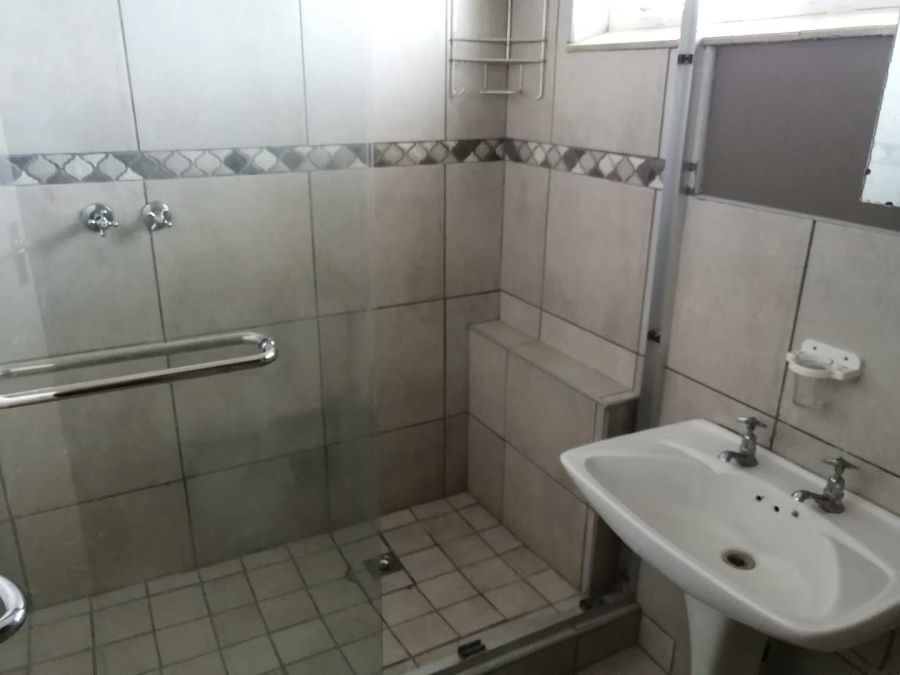 To Let 2 Bedroom Property for Rent in Waverley Gauteng