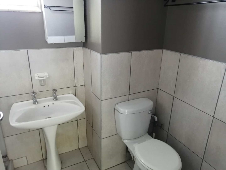 To Let 2 Bedroom Property for Rent in Waverley Gauteng