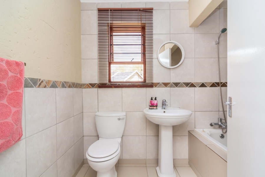 2 Bedroom Property for Sale in Greenhills Gauteng