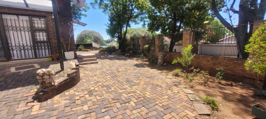 To Let 2 Bedroom Property for Rent in Constantia Kloof Gauteng