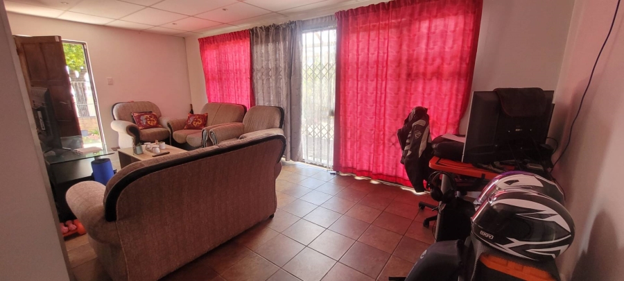 To Let 2 Bedroom Property for Rent in Constantia Kloof Gauteng