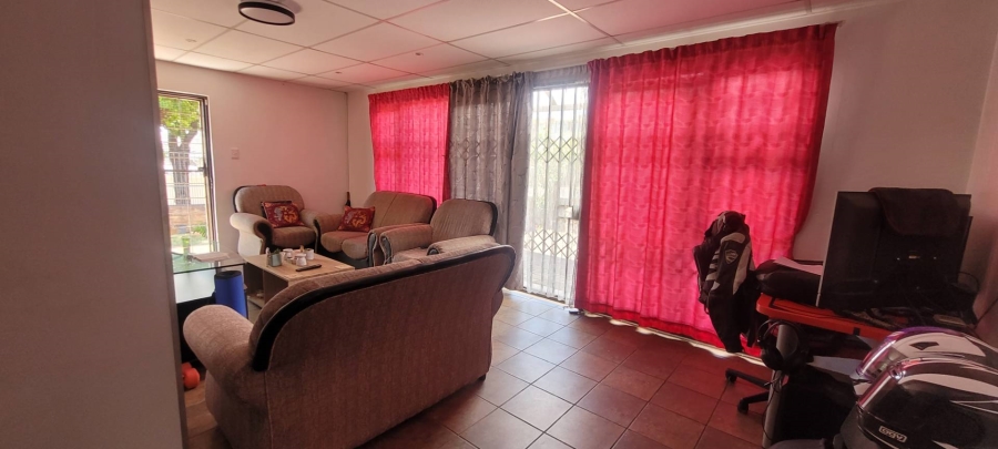 To Let 2 Bedroom Property for Rent in Constantia Kloof Gauteng