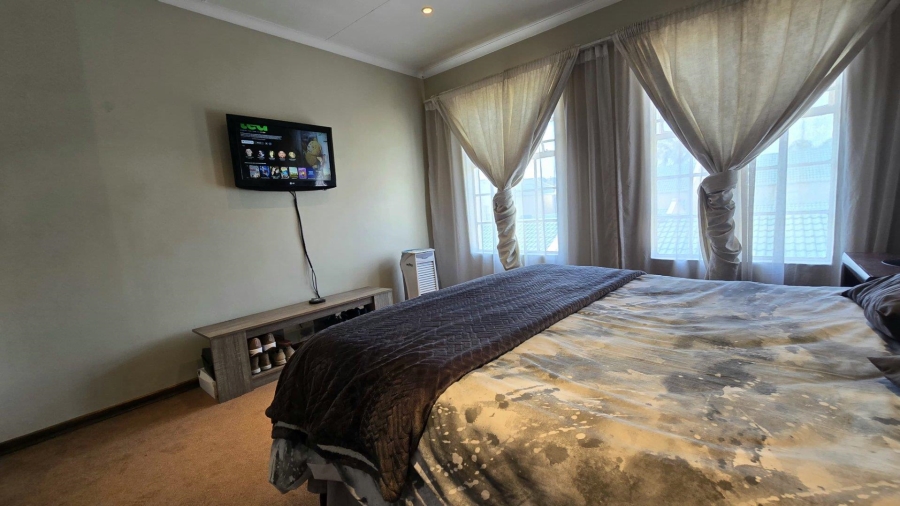 3 Bedroom Property for Sale in New Redruth Gauteng