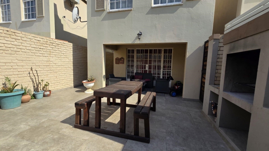 3 Bedroom Property for Sale in New Redruth Gauteng