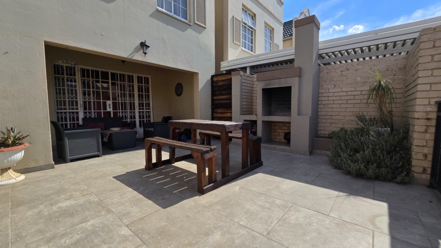 3 Bedroom Property for Sale in New Redruth Gauteng