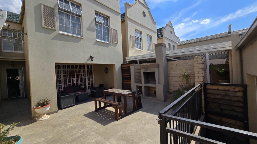 3 Bedroom Property for Sale in New Redruth Gauteng