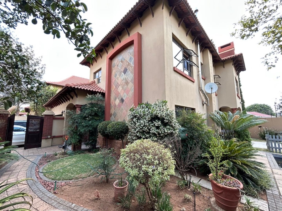 3 Bedroom Property for Sale in Lakefield Gauteng