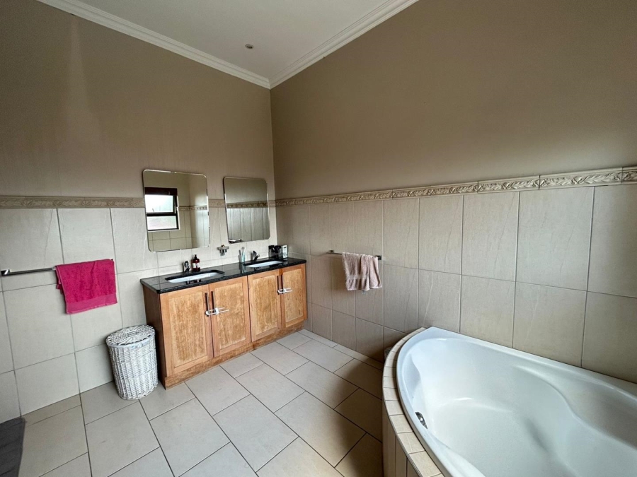 3 Bedroom Property for Sale in Lakefield Gauteng