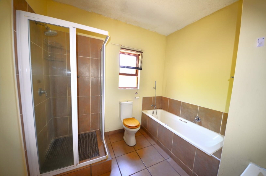 To Let 2 Bedroom Property for Rent in Fourways Gauteng