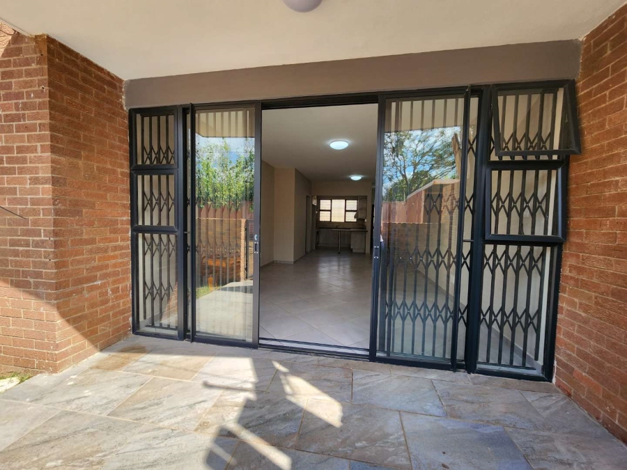 To Let 2 Bedroom Property for Rent in New Redruth Gauteng