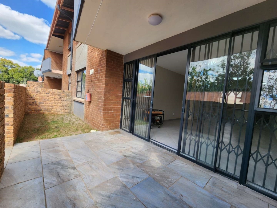 To Let 2 Bedroom Property for Rent in New Redruth Gauteng