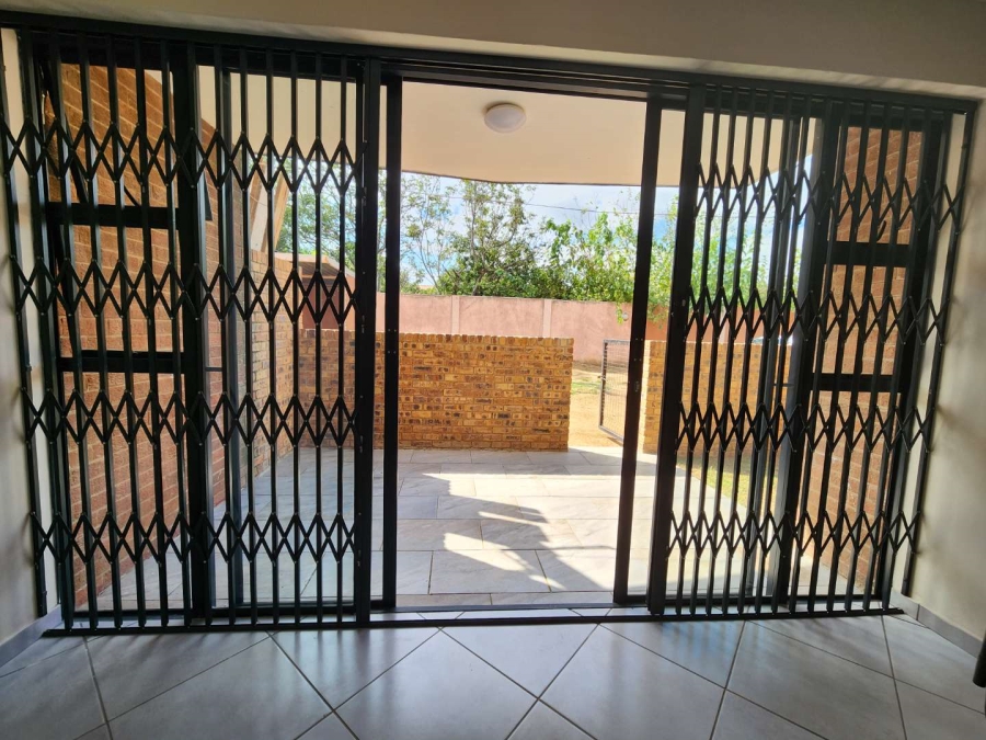 To Let 2 Bedroom Property for Rent in New Redruth Gauteng